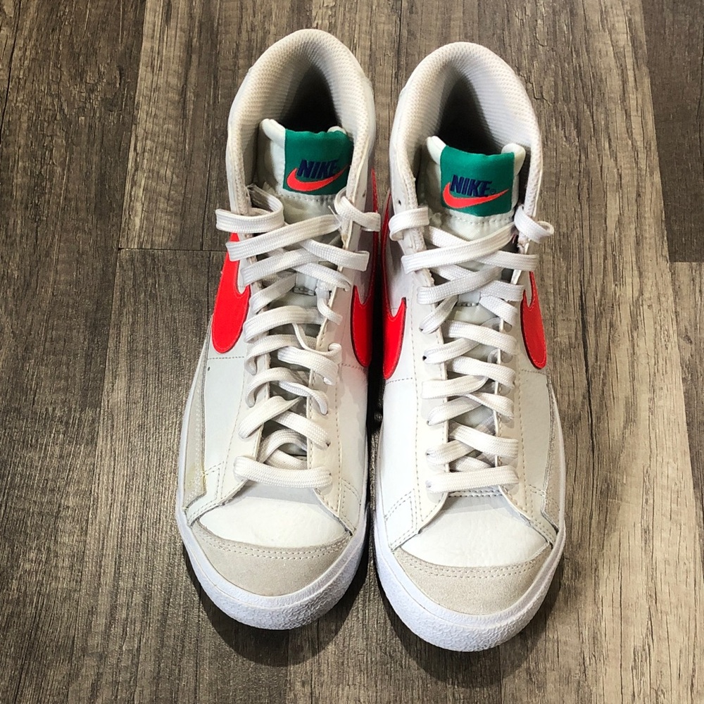 Nike Kids High-Top Sneakers - White and Red with Green Accents.